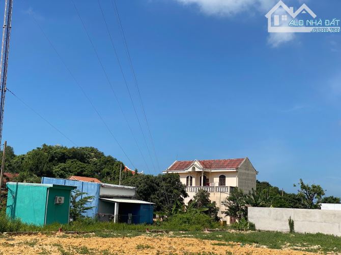 👉 Chỉ 1km ra bãi tắm và 350m ra chợ Lộc An Lô đất tổng DT: 298,6m - ngang 11x27m - sẵn 20