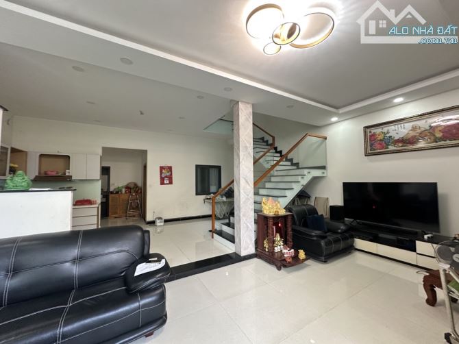 Sát bên CV Làng Hoa đường LÊ VĂN THỌ - NGANG hiếm 5.2m*25m 125m2 giá siêu hời, chỉ 65tr/m2