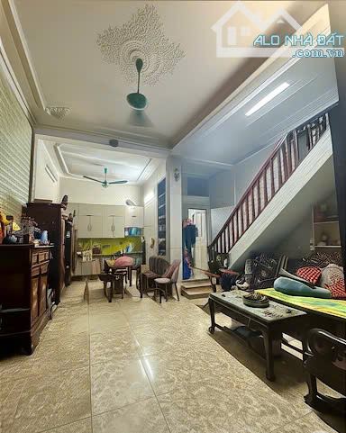 10M RA Ô TÔ TRÁNH - LÔ GÓC - NỞ HẬU - DT 48/52M - MT 5.6M - TRUNG TÂM CẦU GIẤY GIÁ 12.3 TỶ