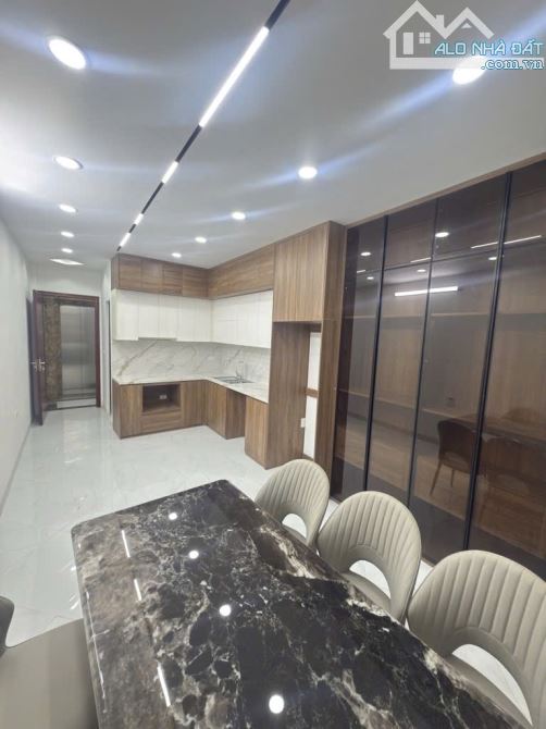 🏡TRUNG TÂM CẦU GIẤY.GIÁ 10.2 TỶ , 38 M2 MT3.5 ♥️6 TẦNG THANG MÁY NHÀ XÂY MỚI  KÍNH KOONG-