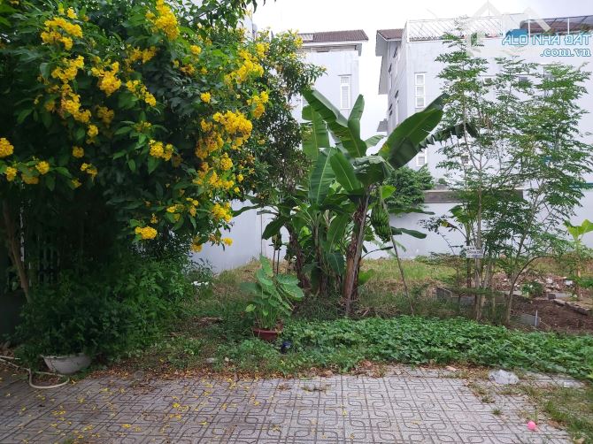 Bán đất mặt đường Nguyễn Đình Thi đối diện công viên Gia Hòa Quận 9 (140m2) 130 tr/m2