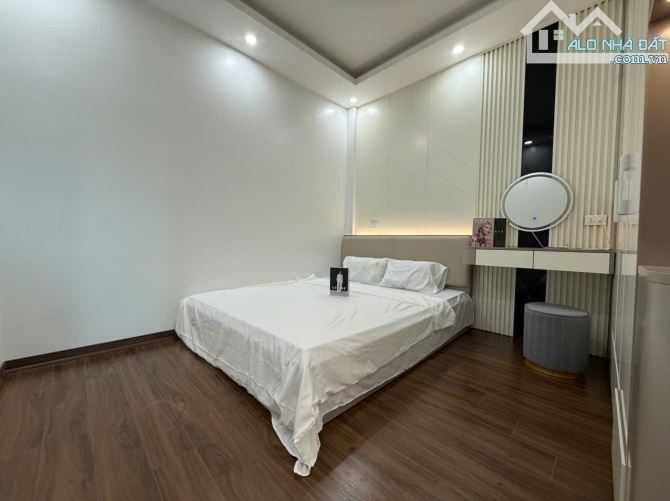 Bán nhà Liên Mạc, Bắc Từ Liêm, 40m2, 5 tầng, mặt tiền 3.75m, giá 8.1 tỷ - 10