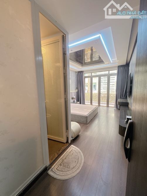 BÁN NHÀ MẶT TIỀN NGAY ĐỘC LẬP TÂN SƠN NHÌ 162.6m2 SD 4 TẦNG - 9. X TỶ - 10
