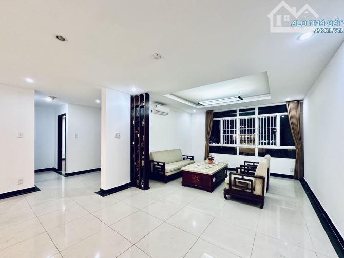 DUPLEX CC TẠ QUANG BỬU 216M2 - 2 TẦNG - - 3PN, 4WC - SHR - 7,8 TỶ (chỉ 36tr/m2) KHU A1 - 11
