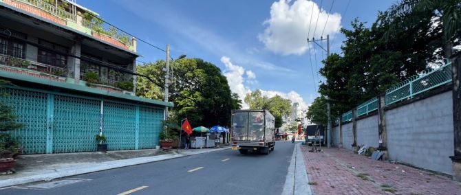 GẤP BÁN nhà xưởng đường 16m QL1A 825m2 ngang 33m ngay CVPM Quang Trung chỉ 33 tỷ. - 11