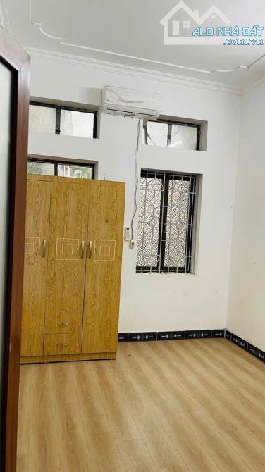 Cho thuê nhà nguyên căn Phố Trạm- 2PN - 1