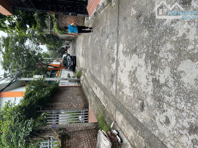HOA LẦM - TT VIỆT HƯNG - 1  NHÀ RA Ô TÔ TRÁNH  ĐỖ NGÀY ĐÊM - NGÕ NÔNG THÔNG - 1