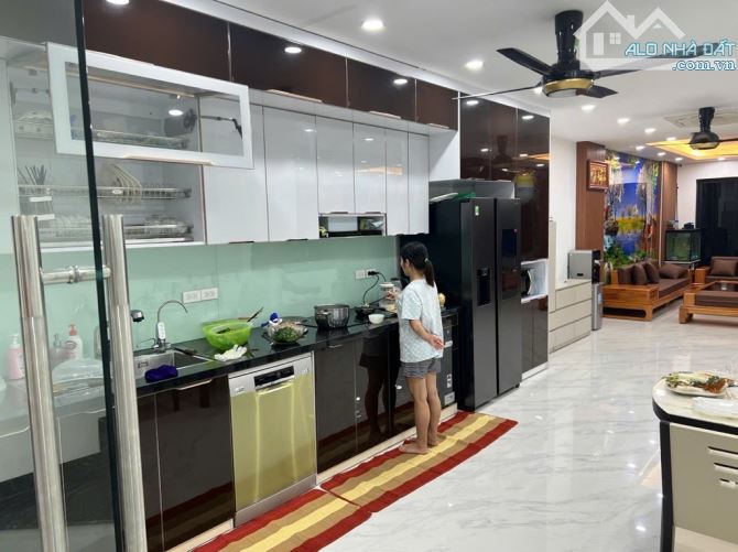 BÁN NHÀ 7 TẦNG THANG MÁY TẠI CỔ LINH ,GẦN CHỢ - NƠI BẮT ĐẦU BỮA CƠM HẠNH PHÚC - 1