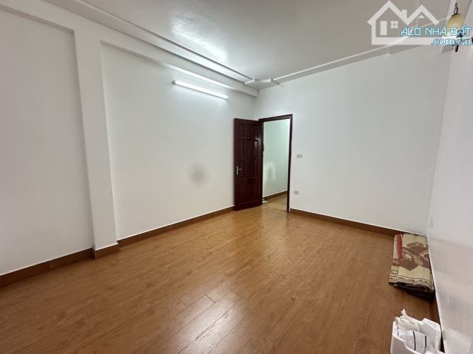 Chính Chủ Bạn Huân Gửi Bán Nhà Cầu Giấy – Gần BV E – 50m² x 5 Tầng, Thang Máy - 1