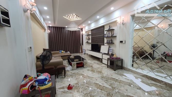 BÁN NHÀ VĂN CAO BA ĐÌNH– DÂN XÂY PHÂN LÔ ÔTÔ ĐỖ CỬA 20M RA PHỐ VIEW HỒ TÂY- DT 52M/5T/GIÁ - 1