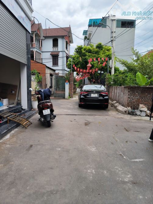 ĐÔNG DƯ  - Ô TÔ 16 CHỖ ĐỖ CỬA - 40m2 - MT3.8 - Chủ chào 5.05 Tỷ - 1