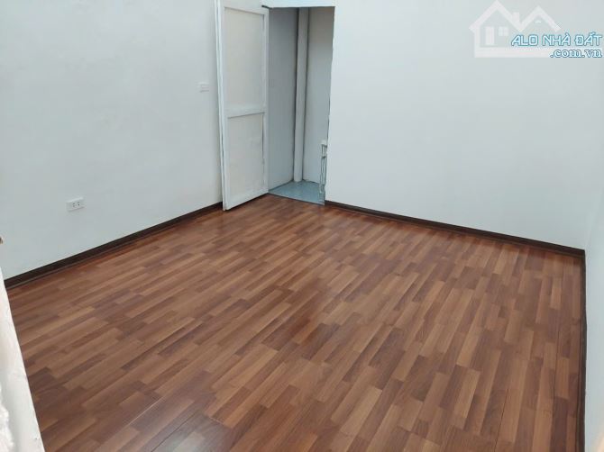 Cho thuê căn hộ tầng 1 Tập Thể Thành Công, Ba Đình. Giá: 7.5tr. - 1