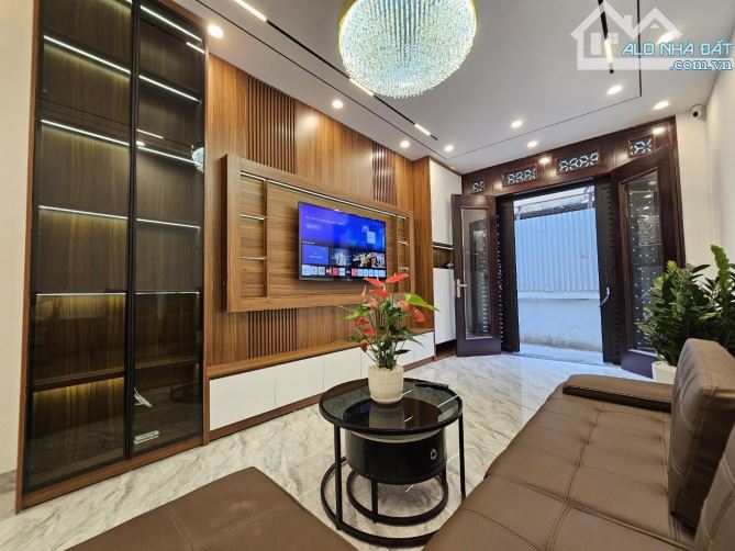 Bán nhà Sài Đồng, chỉ 10m ra mặt phố, dt 50m2 nhà 5 tầng mới toanh, vị trí hiếm - 1
