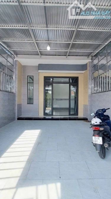 BÁN NHÀ CẤP 4 SỔ HỒNG RIÊNG DIỆN TÍCH 105m2 GẦN CHỢ VĨNH LỘC B 780TRIỆU - 1