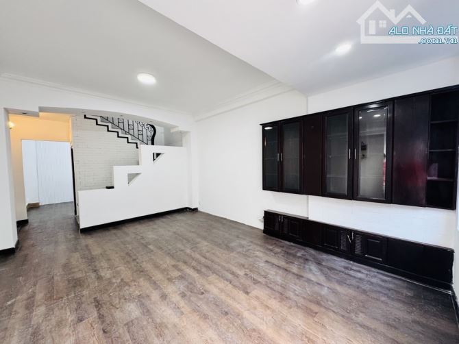 4.6M*15M_61M2 4 TẦNG 5PN NGANG 4M6 XE HƠI NGỦ NHÀ - THÔNG HỒ BIỂU CHÁNH , NGUYỄN VĂN TRỖI - 1