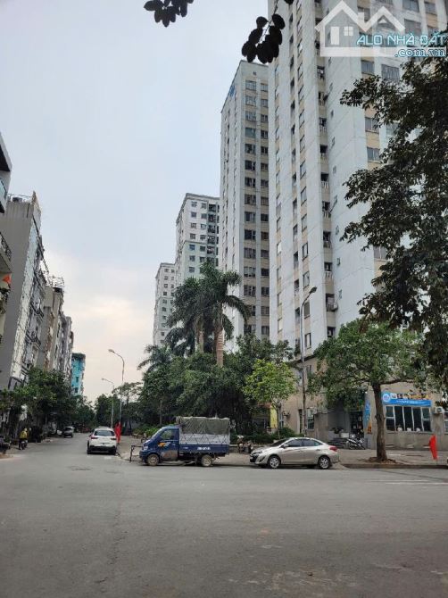 Bán đất đấu giá phố Hoàng Công – Mậu Lương  Diện tích: 65m²  Mặt tiền: 5m. - 1