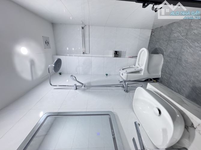 Bán nhà Khương Trung ô tô đỗ cổng sát hồ điều hòa nhà đẹp vuông vắn full nội thất 39m 2 th - 1