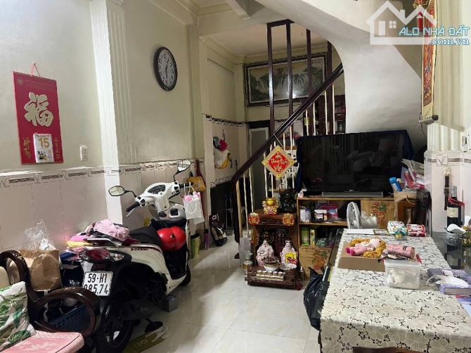 Năm tý TL có Nhà 4 tầng trung tâm quận 5 giáp quận 1. Nguyễn Biểu phường 1. - 1