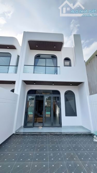 Bán nhà 1 trệt 1 lầu cách ngã tư bến cá chỉ 1p di chuyển giá 1ty970 bao sổ thuế phí - 1