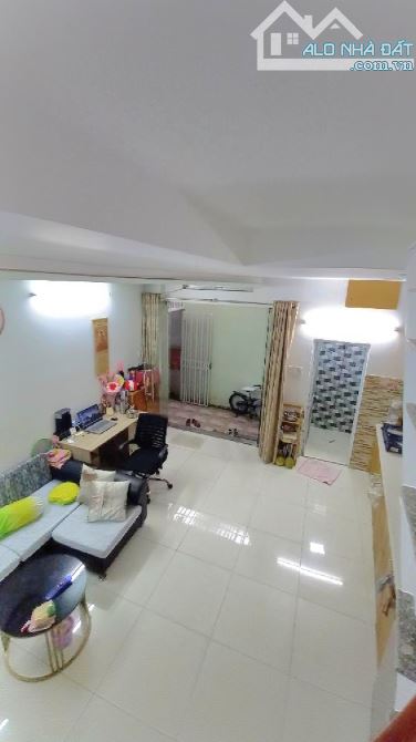 CHỈ 2.5 TỶ NHÀ 2 TẦNG LOTTE MART QUẬN 7, (5.1x7), 2PN, 2WC - 1