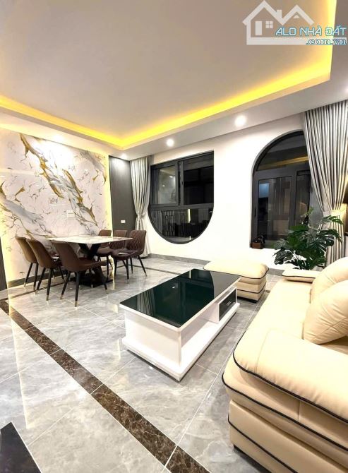 SIÊU PHẨM CẦU GIẤY-CHỈ NHỈNH 8 TỶ-Ô TÔ LÙI CỬA-GẦN MẶT PHỐ-NHÀ DÂN XÂY MỚI-FULL NỘI THẤT - 1