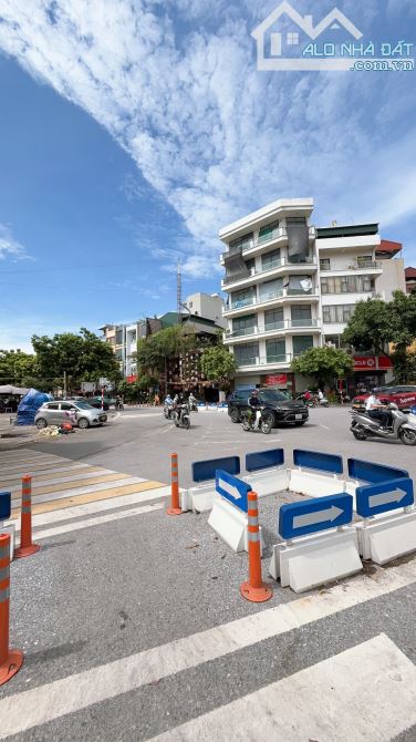 BÁN NHÀ LÔ GÓC, HÀ TRÌ VIEW THOÁNG, Ô TÔ ĐỖ CỬA, NHÀ DÂN XÂY RẤT ĐẸP 45M2 GIÁ 8,8 TỶ - 1