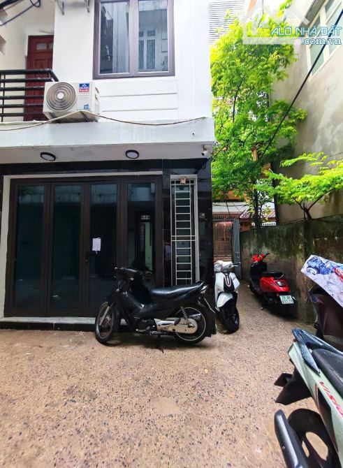 NHÀ HIẾM CẦU GIẤY-GÍA NHỈNH 7 TỶ-TRƯỚC NHÀ Ô TÔ TRÁNH XE MÁY-NGÕ THOÁNG-NHÀ LÔ GÓC-SỔ ĐẸP - 1