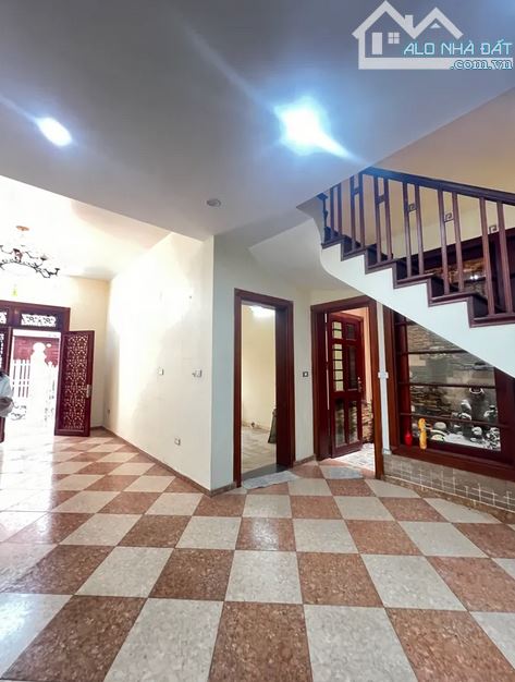 Bán biệt thự hướng Đông Nam, đường Cầu Giấy, quận Cầu Giấy, Hà Nội, 42,5 tỷ, 133m2, 7PN, S - 1