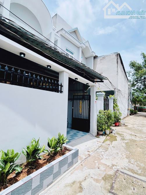 NGỘP BÁN NHANH NHÀ 1 LẦU 5 x 20M ĐƯỜNG THÔNG XE HƠI CÁCH QL50 ĐÚNG 100M - 1
