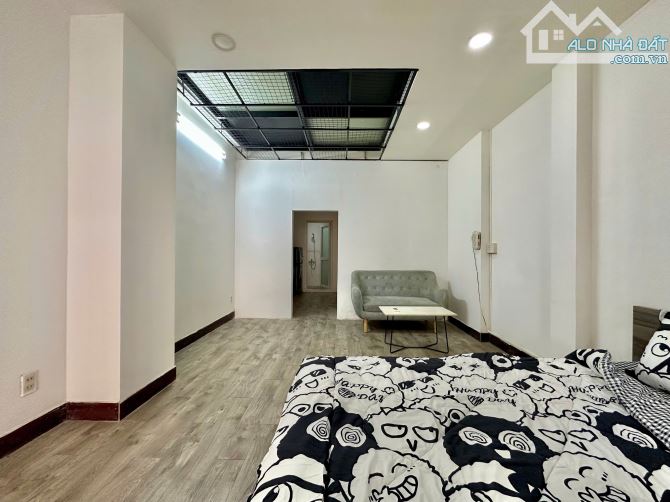 Căn hộ rộng ngay trung tâm quận 1, bancol tách bếp đón nắng, gần đại học Hoa Sen, UEH - 1
