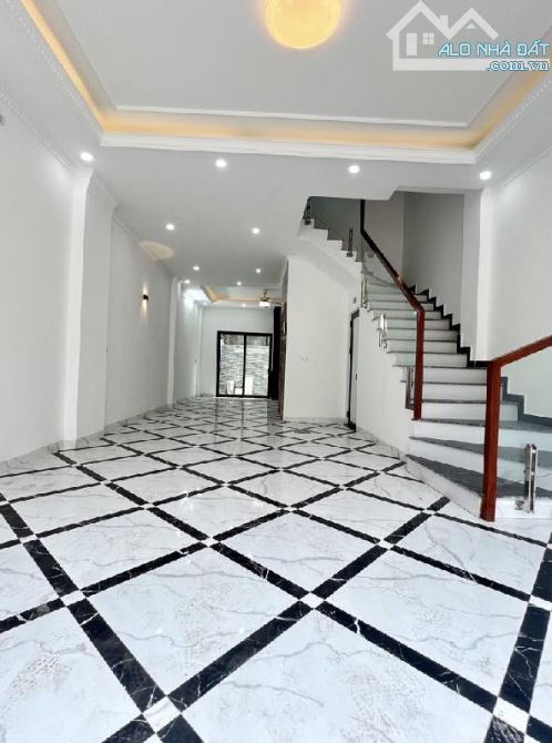 Bán nhà Trần Cung, 10m ô tô, sát phố, nội thất xịn sò, 36m2, 8.5 tỷ. - 1