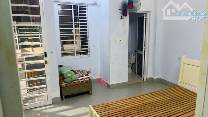 🎉🎉🎉Nhà 3 tầng, cách đường chính chỉ 70m; giá cực rẻ cho ngôi nhà trung tâm Hải Châu; - 1