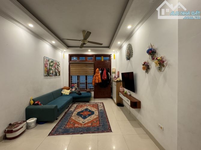 DUY NHẤT TẠI PHƯỜNG LB - 5 TẦNG - 3 NGỦ - Ô TÔ TRÁNH + BÃI Ô TÔ CÁCH 50M - 5 TỶ CÓ FIX - 1