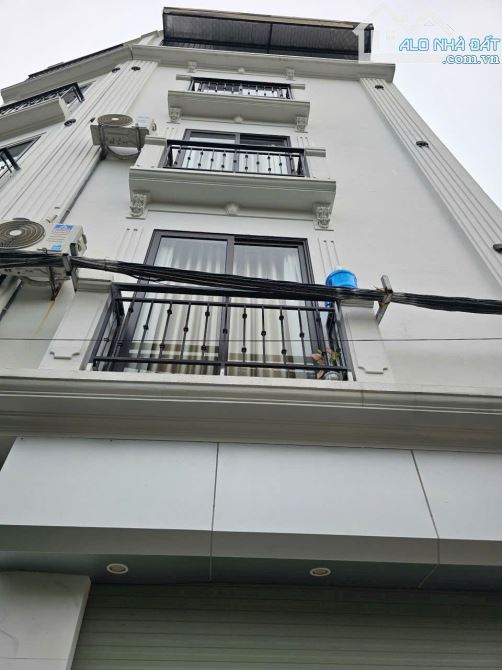 Bán nhà 5 tầng thang máy Thạch Bàn - Long biên - 1
