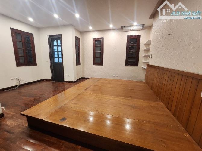 Bán nhà Phạm Văn Đồng, 40m- 4 tầng, dân xây ở sướng, tặng nội thất, lô góc, sát ô tô - 1