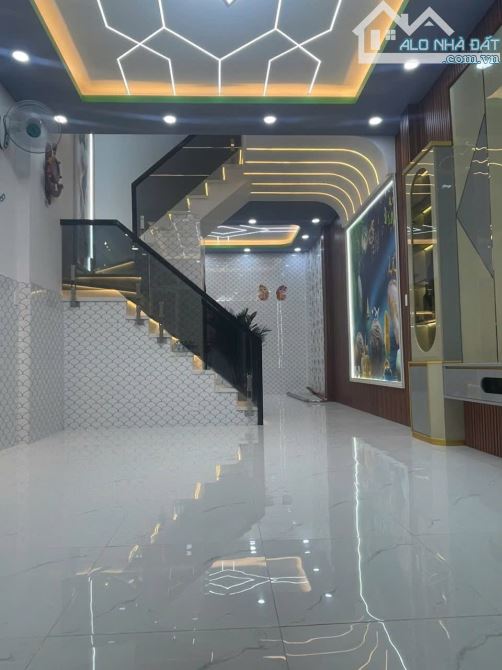 BÁN NHÀ TÊN LỬA 40m2 - 2Pn - SHR - KHU DÂN TRÍ - CHỈ 3 TỶ X - 1