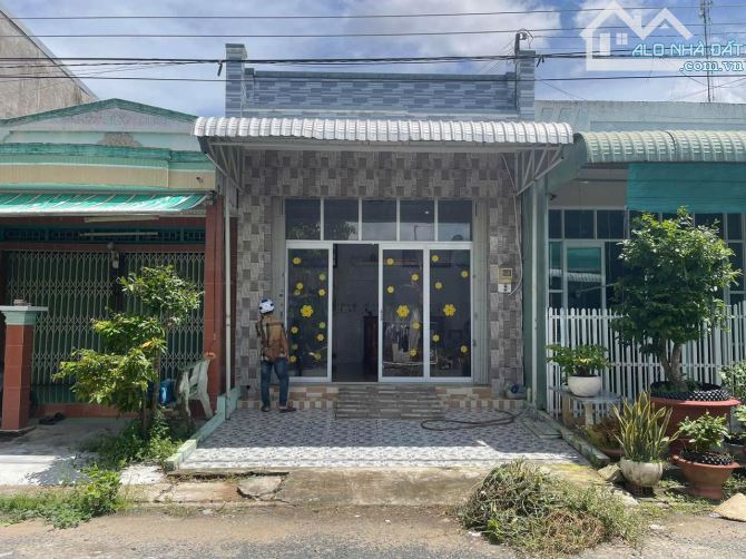 NGỘP ! Cần bán nhà c4 ở Bà Điểm Hóc Môn 4x18 ( 72m2 ) 820 TRIỆU Sổ hồng riêng - 1