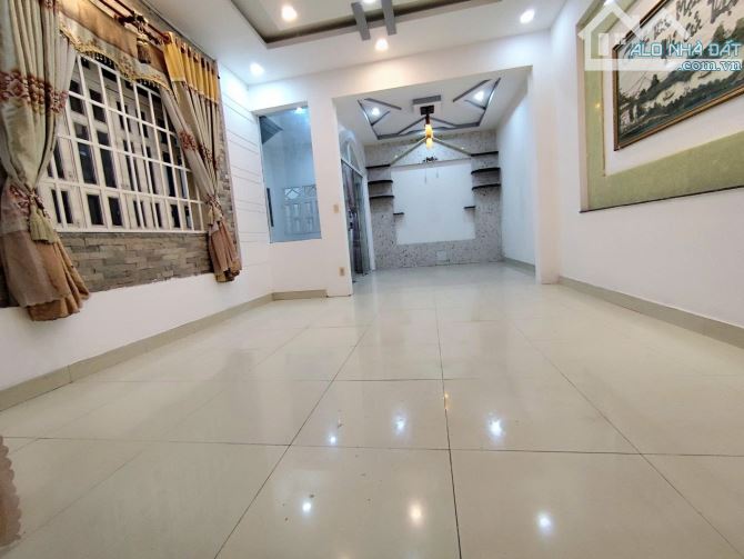 BÁN NHÀ 3 TẦNG ĐÚC 108M2 ( 6M X 18M) - HẺM 5M - 4.2 TỶ - TÂN HIỆP HÓC MÔN. - 1