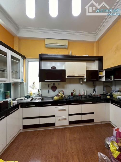 Bán nhà Chùa Láng, ngõ rộng 3m, ô tô đỗ gần, 5 tầng đẹp ở ngay, 40m2, giá 7.8 tỷ - 1