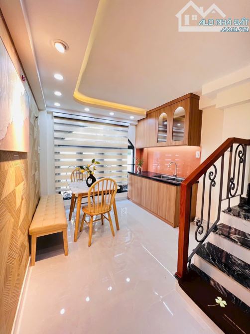 Chỉ 3 tỷ hơn Q3 - hẻm 4m thông - 4 tầng đúc mới full nội thất - 1