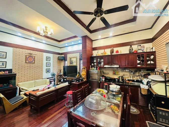 Bán nhà Nguyễn Trãi căn góc 2 mặt tiền ngõ nông gần phố giá đầu tư tương lai ra mặt phố DT - 1