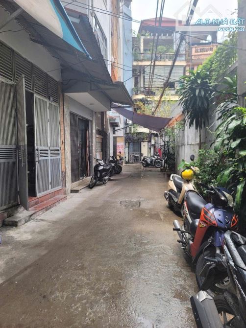 ĐƯỜNG LÁNG NGÕ 3M - NỞ HẬU - CÁCH PHỐ 30M 42m2 4 tầng mặt tiền 3.7m Giá 9.5 tỷ - 1