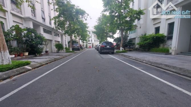Bán biệt thự Vip KĐT The Manor Nguyễn Xiển - Hoàn thiện đẹp - Thang máy - Full nội thất - 1