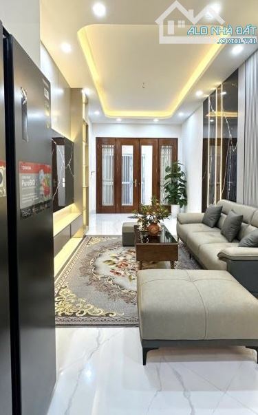 Phố Vĩnh Hưng, 50m2, 5 Tầng, Ô tô đỗ của, Hơn 6 tỷ - 1