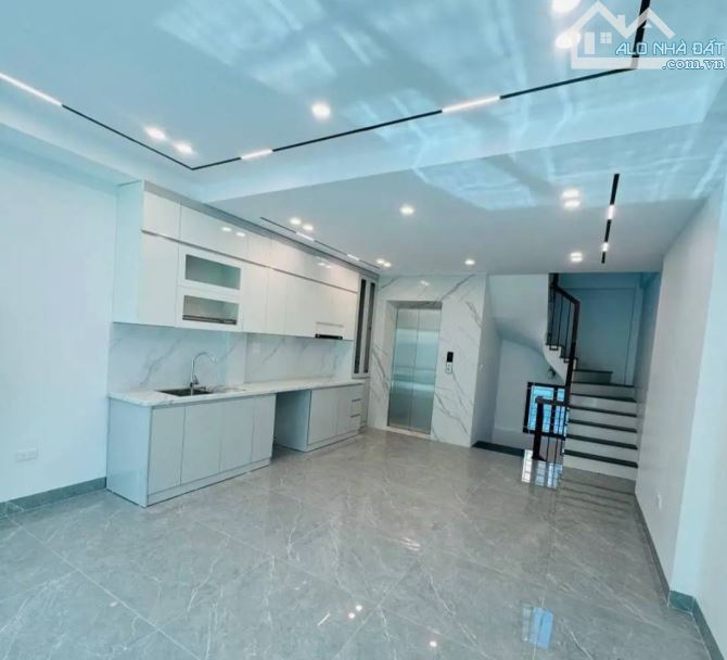 Chị hàng xóm nhà em cần bán nhà 5t,43m tại Phan Đình Giót,HĐ,t/máy chỉ 8t - 1