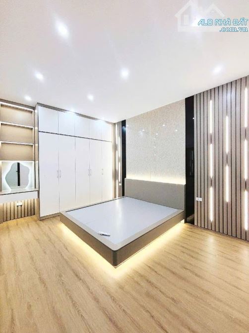 NHÀ ĐẸP HOA BẰNG CẦU GIẤY FULL ĐỒ - LÔ GÓC - NGÕ RỘNG 35M 5TẦNG GIÁ 7,75 TỶ. - 1