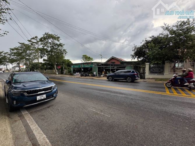 MẶT TIỀN QUANG TRUNG PHƯỜNG 9 ĐÀ LẠT - 1.335M2 FULL XÂY DỰNG - NGANG 21MET - MDXD 60% - 1