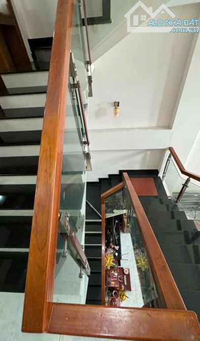 Bán nhà sát MẶT TIỀN LÂM THỊ HỐ _ hẻm 8M_ 4 tầng_ 4x17m. Xe hơi ngủ trong nhà. 5ty850 - 1