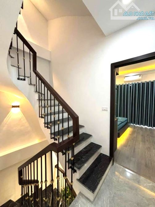 Bán Nhà Yên Duyên – 40/55m² – 5 Tầng – Sát Gamuda – Sân Rộng – 7.8 Tỷ - 1
