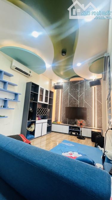 Bán nhà 3 Tầng MẶT TIỀN kinh doanh Đông Hòa,gần Nhà thi đấu Dĩ An - 1